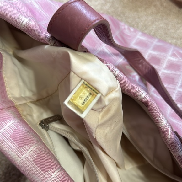 Chanel Tote - Picture 5 of 9